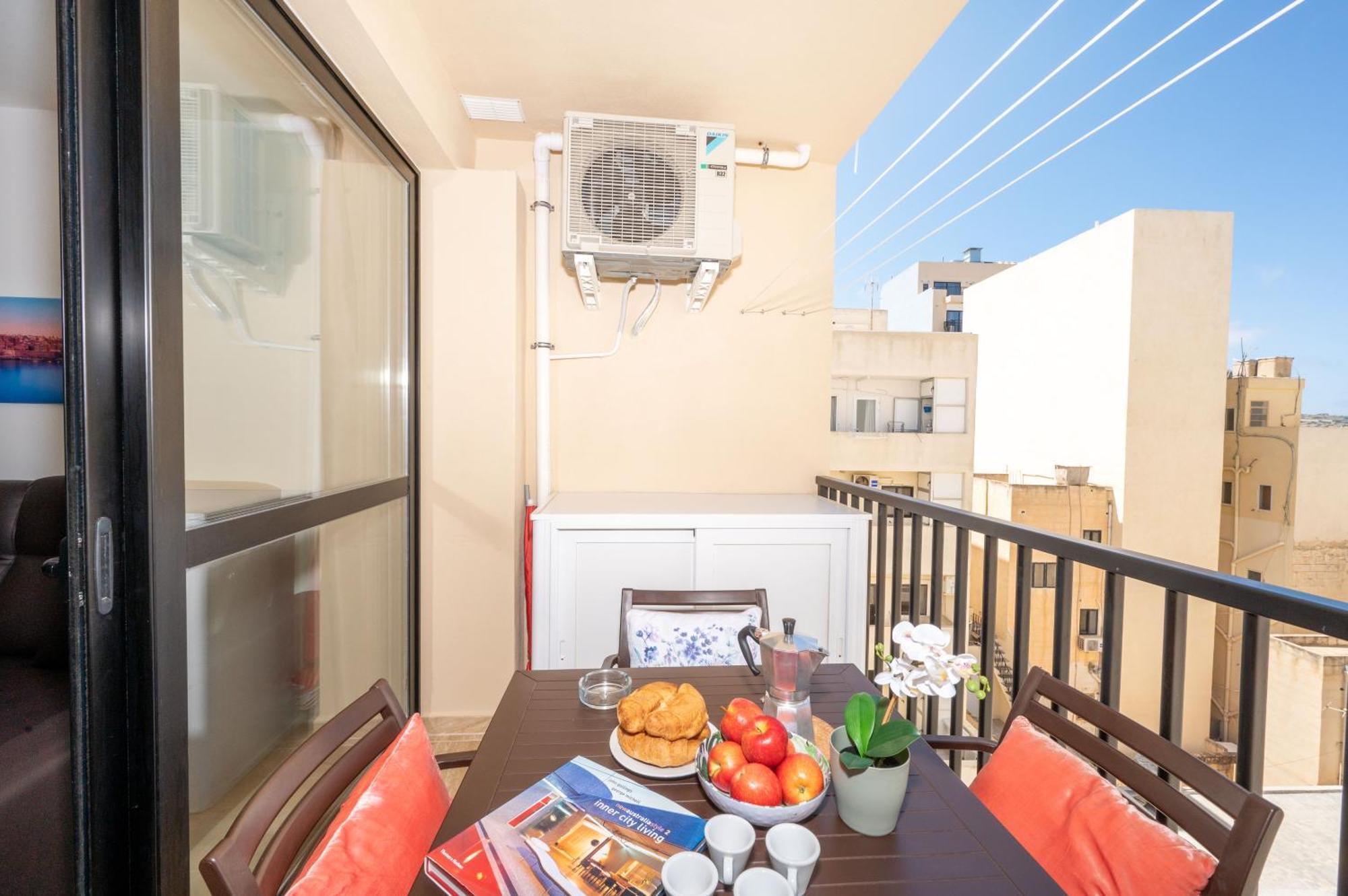 Sea Bliss Apartments With Terrace Just Off Seafront In St Paul'S Bay - By Getawaysmalta Bahía de San Pablo Exterior foto